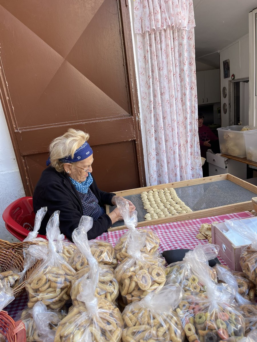 jenpelka's tweet photo. My new retirement plan is to move to this alley in Bari to become a pasta nonna and hand-make orichette and gossip with my gals all day. Who’s with me!? https://t.co/doMtzlg1IW