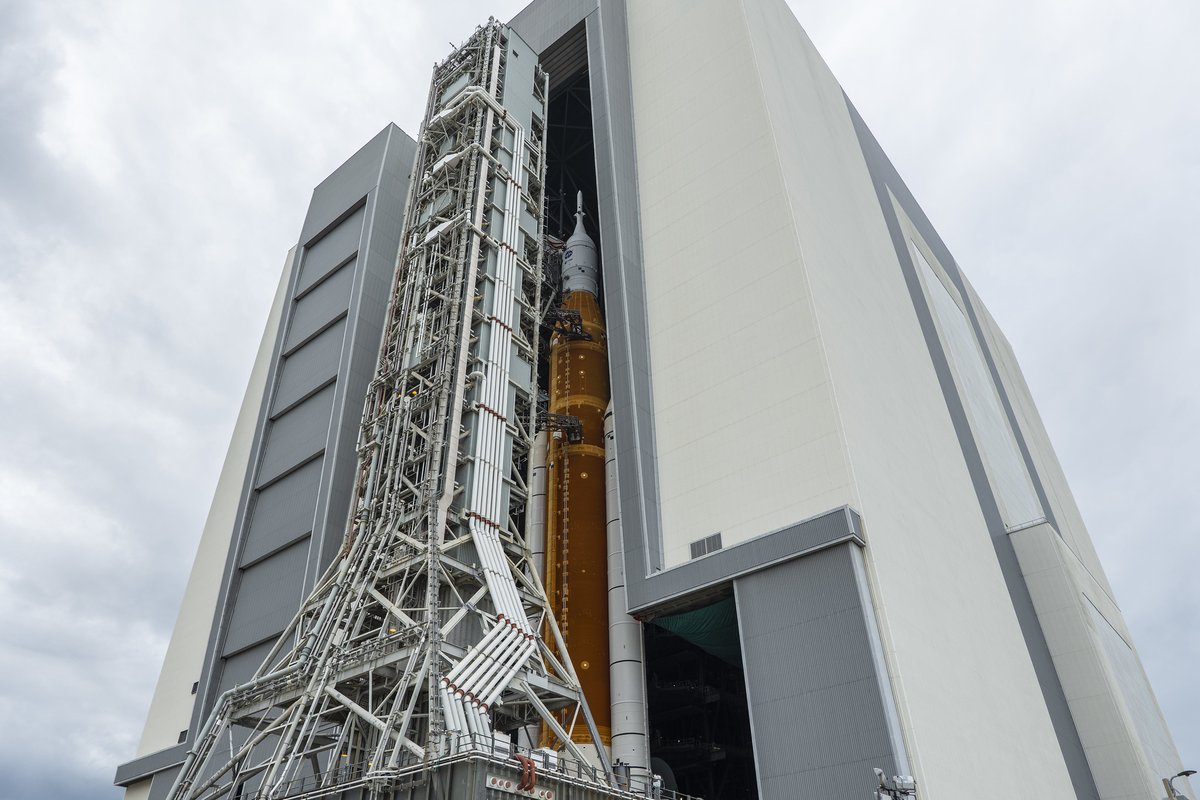 Huge thanks to the @NASAKennedy team for getting @NASA_Orion safely back to the Vehicle Assembly Building ahead of the storm. For more info, listen to the NASA telecon, starting now: nasa.gov/nasalive