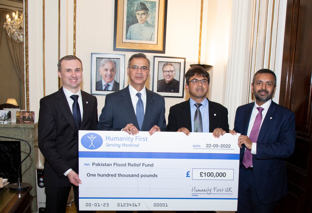 Pleased to meet with Dr. Aziz A Hafiz, Chairman <a href="/HumanityFirstUK/">Humanity First UK</a> who handed over a cheque of £100,000/- for Prime Minister’s Flood Relief Fund. Agreed to work together for rehabilitation &amp; reconstruction of flood affected areas of Pakistan: H.E. Moazzam Ahmad Khan