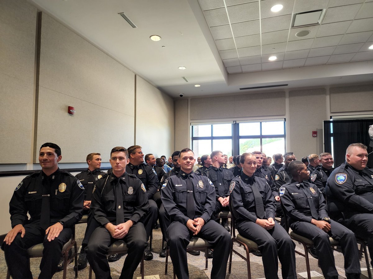 GPSTC's tweet photo. Congratulations to all of the students who graduated from the Basic Law Enforcement Course on Friday, September 23rd, 2022!
#BLETraining, #BLEBasicTraining, #BLEInstructor, #GPSTC #Graduation https://t.co/34FjqIz7v9