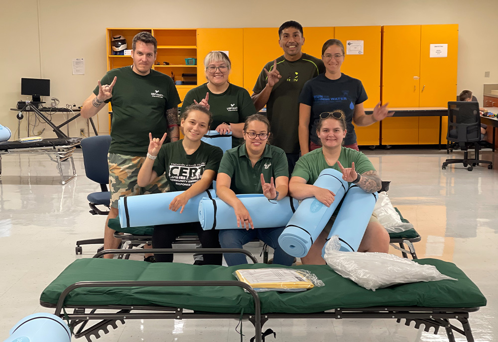USouthFlorida's tweet photo. Ahead of #HurricaneIan, #USF volunteers have partnered with @HillsboroughFL &amp; @HealthyFla to help with emergency community preparations.

Both USF's CERT Team &amp; @USFDisasterMgmt will be on standby to assist at county shelters during the storm.

Details ➡️ https://t.co/H2HvqUDFiX https://t.co/di8U95oD5p