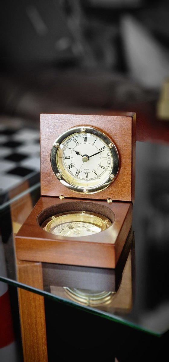 ArredNavali's tweet photo. Orologio-Bussola in legno e ottone
#arredamentinavali #bussola #orologio #palermo https://t.co/Nbdtqgxegk
