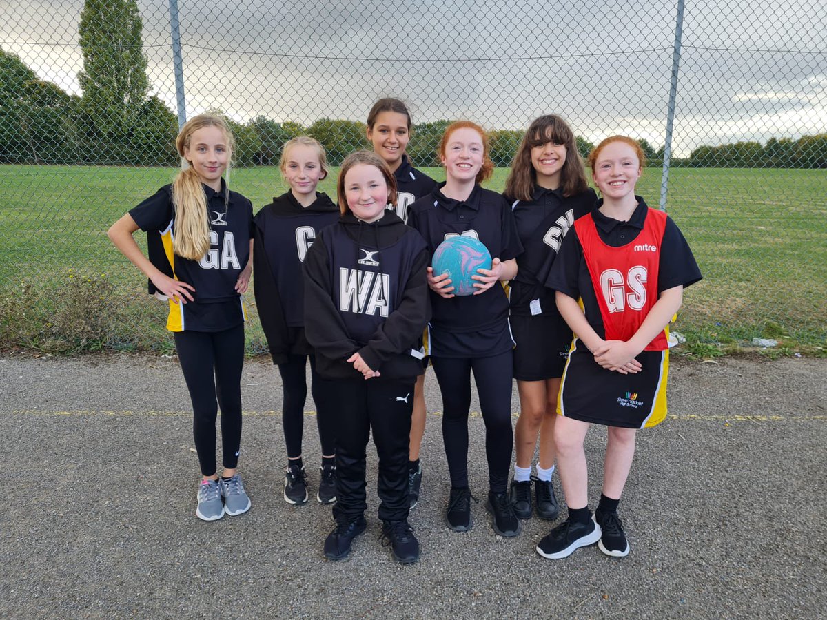 It’s been a busy evening for #TeamPE with 6 different teams competing in fixtures tonight! U12 Netball (A &amp; B) U13 Netball (A &amp; B) U14 football and U15 football! Well done to all involved 👏 ⚽️ 🏐