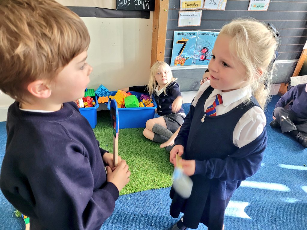 MrsTCaterpillar's tweet photo. My first attempt at making a set of story spoons and I'm delighted at how my "The Three Little Pigs" spoons turned out! The children in P1N certainly loved using them this afternoon to act out & retell this well known story. #Literacy #WhatHappenedNext #StorySpoons #Roleplay ๐ท๐บ https://t.co/wzXyvYKwKT