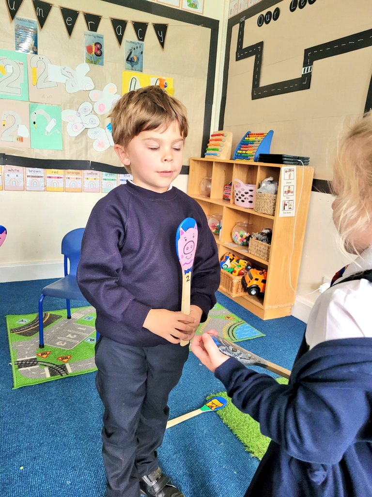MrsTCaterpillar's tweet photo. My first attempt at making a set of story spoons and I'm delighted at how my "The Three Little Pigs" spoons turned out! The children in P1N certainly loved using them this afternoon to act out & retell this well known story. #Literacy #WhatHappenedNext #StorySpoons #Roleplay ๐ท๐บ https://t.co/wzXyvYKwKT
