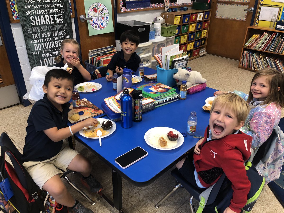 Katie_Wolff_'s tweet photo. What a treat!! #CESLeadTheCharge 

In honor of Hispanic Heritage Month @LCobbl invited a parent to come share about their culture. She not only read a book, shared about her experiences, and surprised the class with food and treats. 🥰 

R was so proud 🥹 https://t.co/duJEO4q5jT