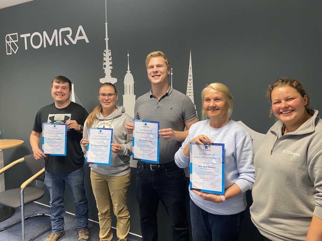 TOMRAMining's tweet image. Congratulations to Jane Danoczi, Keeley-Shae Somers, Zachary Lang, Rob Millar and Mike McCubbing of the @SRCnews, who successfully completed our course on #TOMRAAct for #XRTSorting at our #TOMRA Test Center!