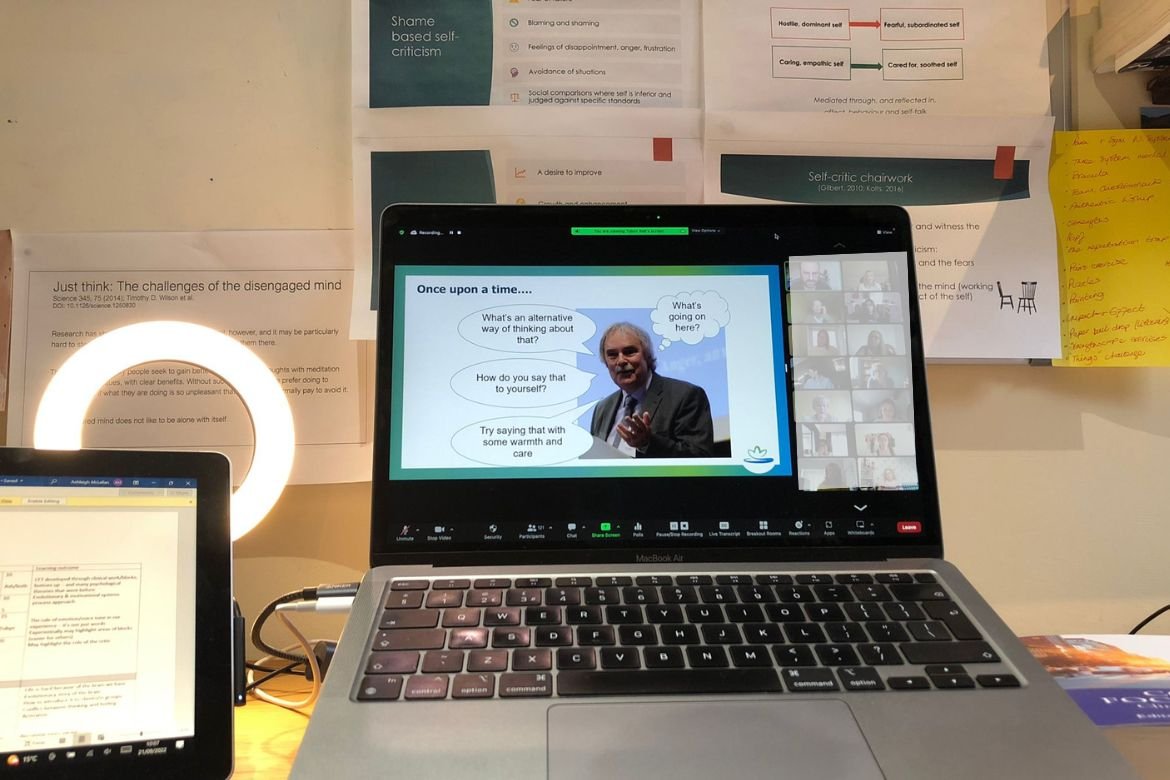 indigotalentdev's tweet photo. "𝐓𝐡𝐞 𝐛𝐞𝐬𝐭 𝐭𝐡𝐞𝐫𝐚𝐩𝐲 𝐭𝐫𝐚𝐢𝐧𝐢𝐧𝐠 𝐈'𝐯𝐞 𝐛𝐞𝐞𝐧 𝐨𝐧 𝐢𝐧 𝐭𝐡𝐞 𝐩𝐚𝐬𝐭 𝟏𝟒 𝐲𝐞𝐚𝐫𝐬!" Last week @DrAshleighMc delivered a 3-day Introduction to Compassion Focused Therapy alongside Dr Tobyn Bell with @CompMindFound. https://t.co/y1F9u5k1Kf