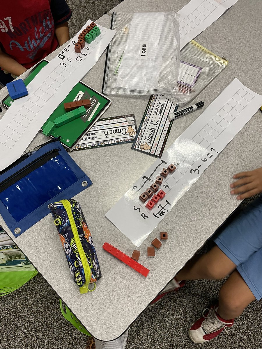 ruth_cooper1's tweet photo. Representing comparing problems in 1st grade. Students are building, labeling, and writing an equation to match after analyzing the problem. @RobRangers @CcisdM @fins025 https://t.co/gIGTF0JuEe