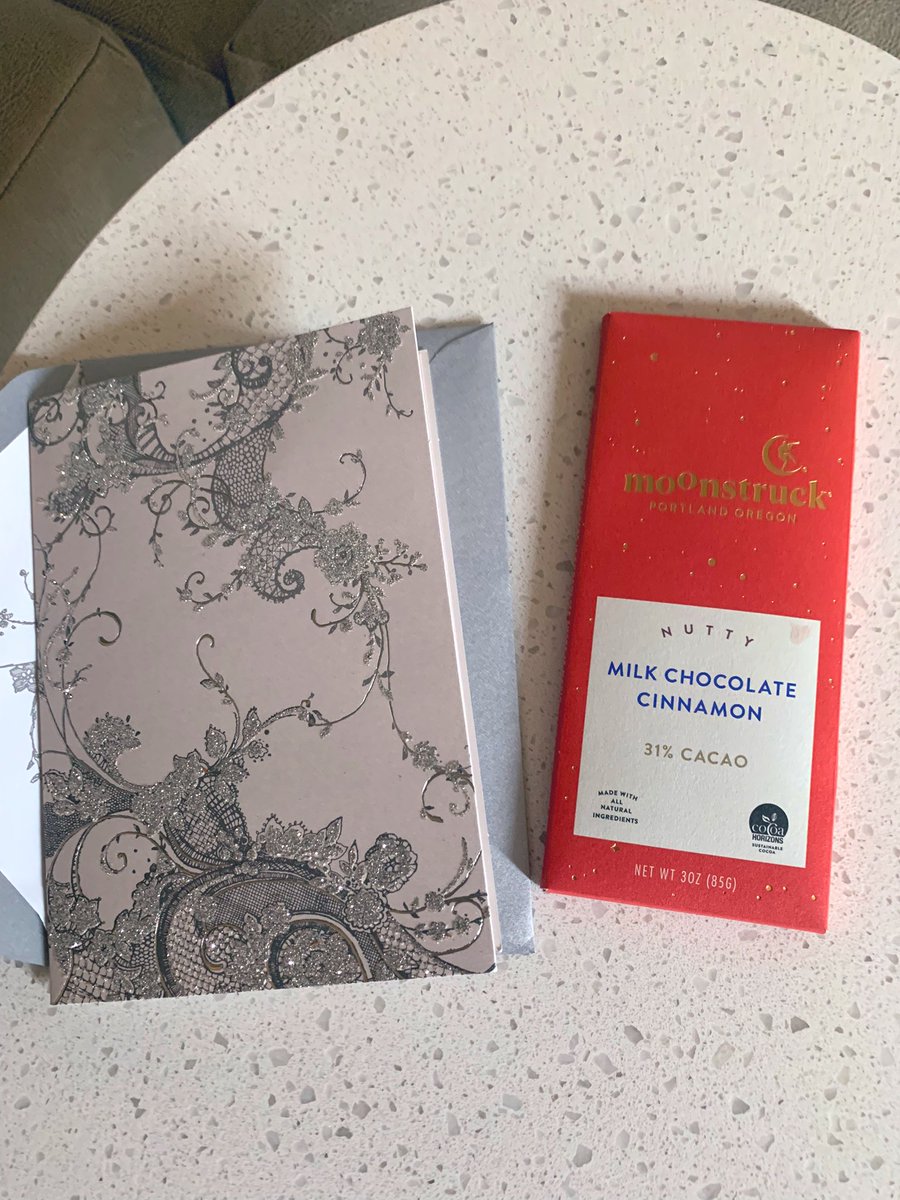 inquireKana's tweet photo. Card and chocolates are always a bonus and place a smile on my face ☺️thanks Portland #datepdx https://t.co/p3oBC0bYvv
