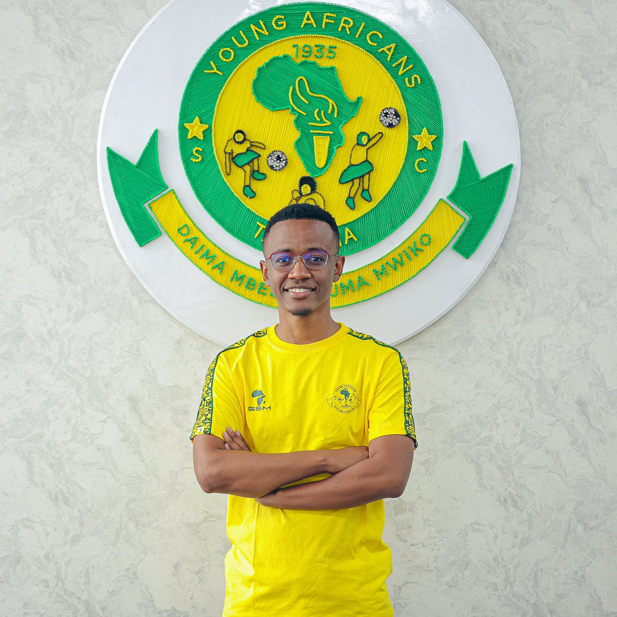 Ally Kamwe Afisa Habari Young Africans SC. 

Karibu kwenye #TimuYaWananchi karibu kwenye familia ya Mabingwa🔰

<a href="/AliKamwe/">Ali Kamwe</a> 

#DaimaMbeleNyumaMwiko