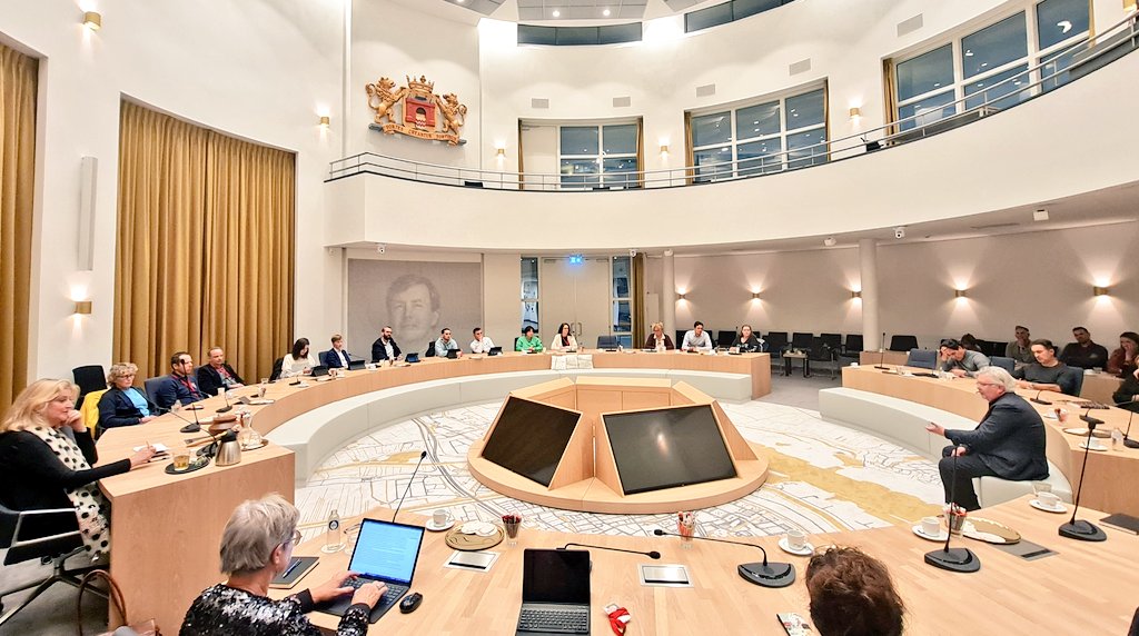 StephanVink's tweet photo. Themabijeenkomst gemeenteraad over #ondermijning met hoogleraar Pieter Tops. Belangrijk en actueel onderwerp voor de gemeente en het nieuwe Integraal Veiligheidsplan (IVP) #gemeenteraad #Gorinchem @gem_gorinchem @ReinieMelissant https://t.co/12jiVCgDD7