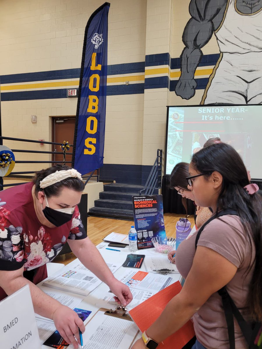 On this day of celebrating our students #seniors2023 Lopez ECHS held a very successful College &amp; Career Fair📣! Staff from <a href="/BrownsvilleISD/">Brownsville ISD</a> participated by speaking to students about their careers👩🏻‍🎓!#GEARUPWorks #GUWeek #collegebound #careers