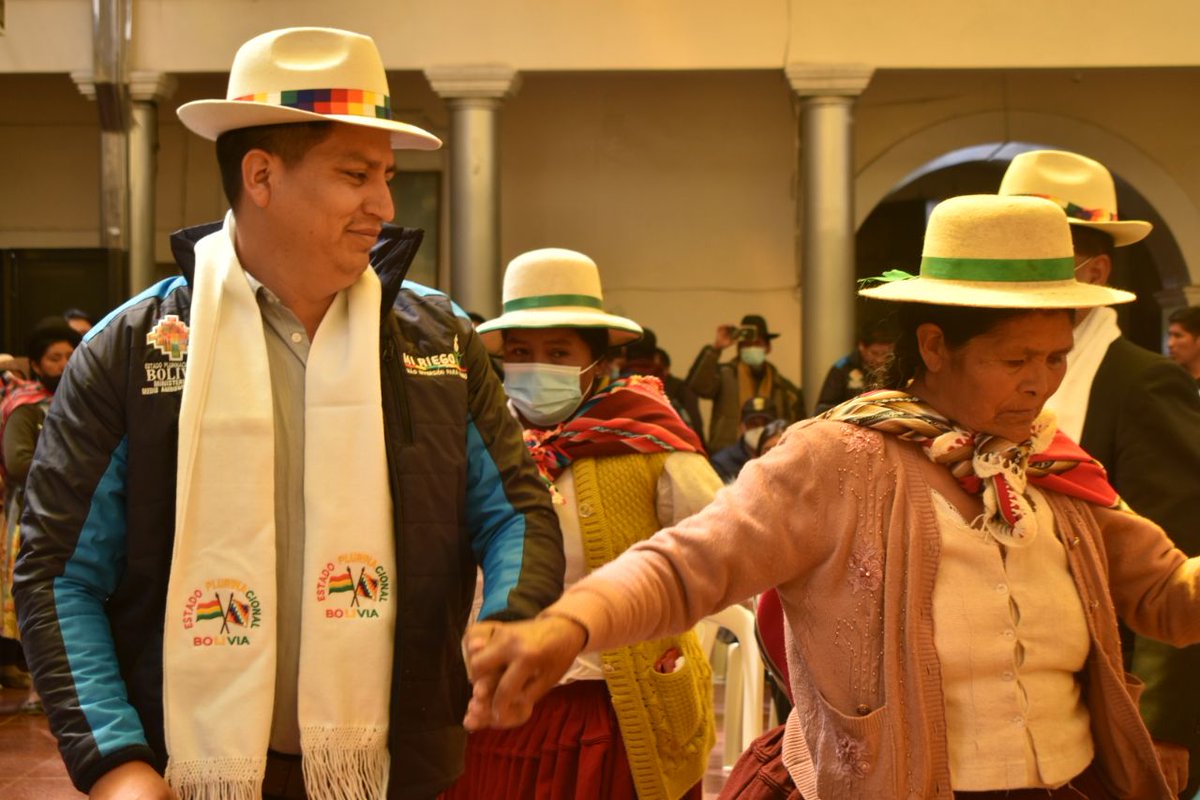 vrhr_bolivia's tweet photo. Garantizamos más de 1.3 millones de bolivianos:
FIRMA DE CONVENIO PARA LA CONSTRUCCIÓN DEL SISTEMA DE RIEGO TECNIFICADO CHALLAPAMPITA CHICA (PARIA - SORACACHI)
 
#MMAYA
#ViceministerioDeRecursosHidricosYRiego
#AguaParaTodosAguaParaLaVida
#EstamosSaliendoAdelante https://t.co/RUR5Rjz6AG