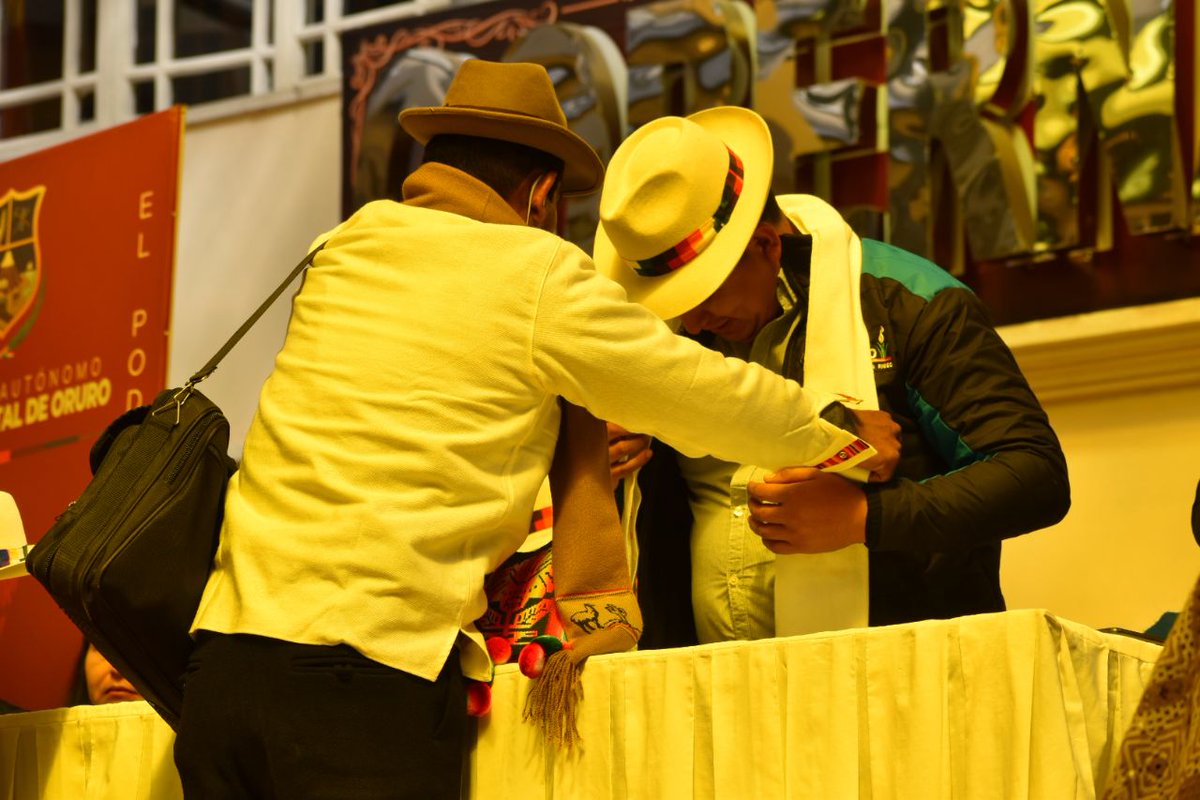 vrhr_bolivia's tweet photo. Garantizamos más de 1.3 millones de bolivianos:
FIRMA DE CONVENIO PARA LA CONSTRUCCIÓN DEL SISTEMA DE RIEGO TECNIFICADO CHALLAPAMPITA CHICA (PARIA - SORACACHI)
 
#MMAYA
#ViceministerioDeRecursosHidricosYRiego
#AguaParaTodosAguaParaLaVida
#EstamosSaliendoAdelante https://t.co/RUR5Rjz6AG