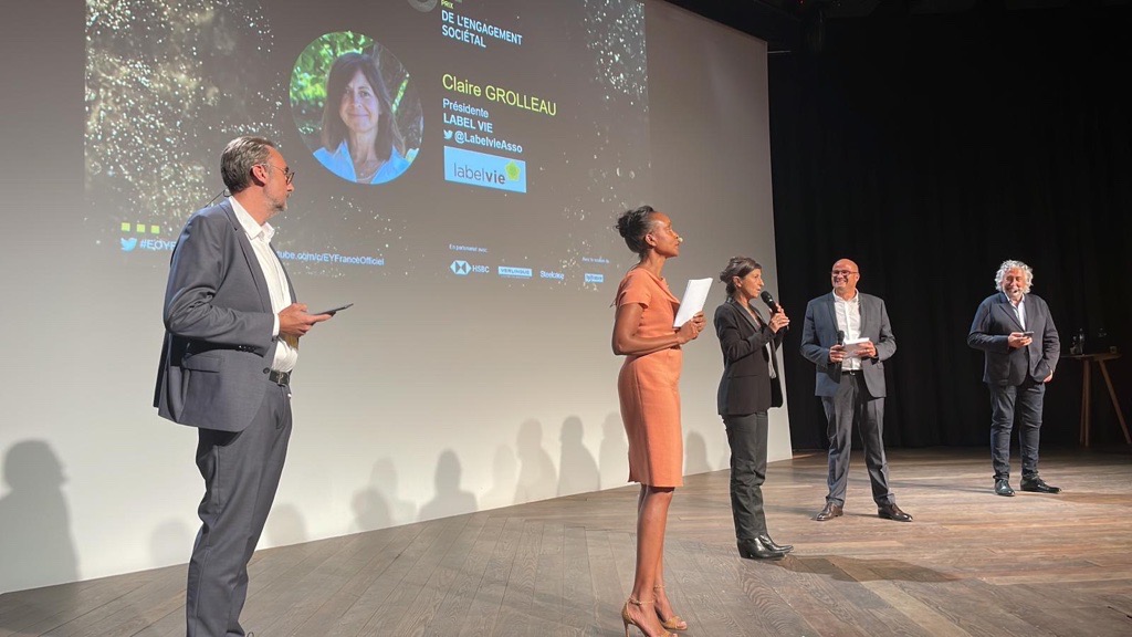 EYFrance's tweet photo. "C'est important de souligner qu'une ONG est aussi une vraie aventure entrepreneuriale : c'est avoir une vision et un projet d'entreprise. On se lève tous les matins pour générer de l'impact."- @claire_grolleau, @LabelVieAsso 

#EOYFR https://t.co/DR6UIitEJM