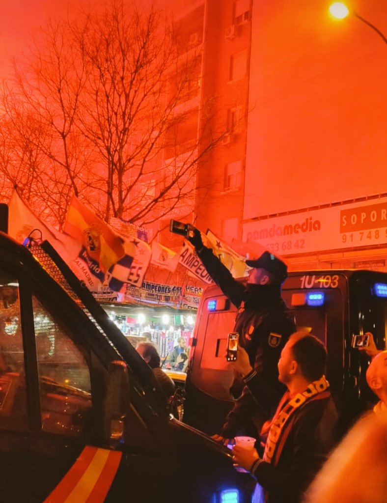 avantimadrid's tweet photo. 42 años siendo la noticia. https://t.co/KUpXJ1sa2z