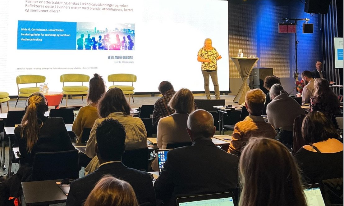 Had the great pleasure of talking at the Nordic Council of Ministers’ conference about An equal Nordic region and future education and working life ny.bufdir.no/arrangementer/… #genderequality #womenintech (Photo: Tina Skaug)