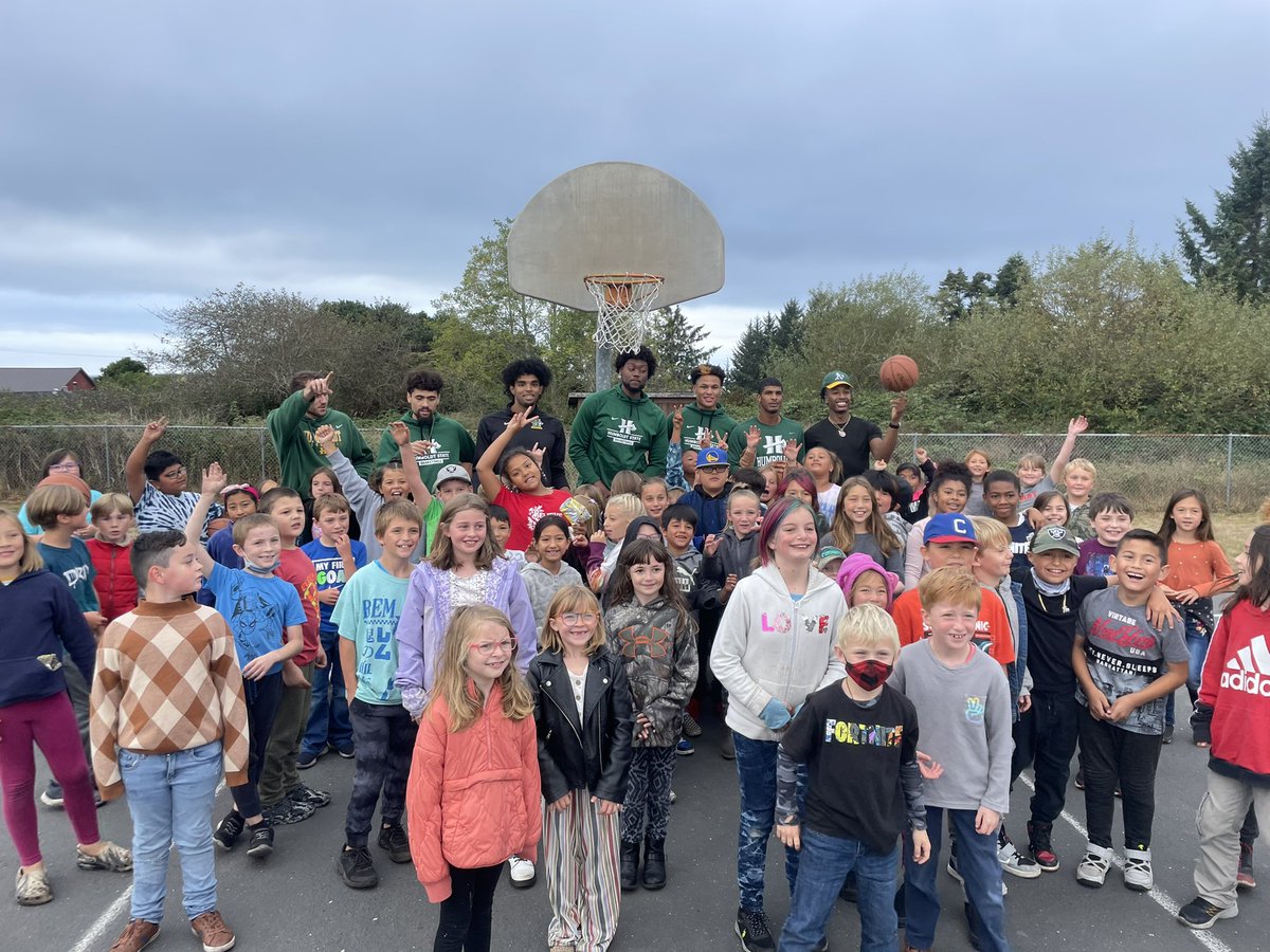 HumboldtMBB's tweet photo. Men’s Basketball surprised the students of Pine Hill Elementary today spending time in the classroom and out on the playground. Thank you to the Pine Hill staff for the visit! #Community #Together https://t.co/D5DkuEjATE