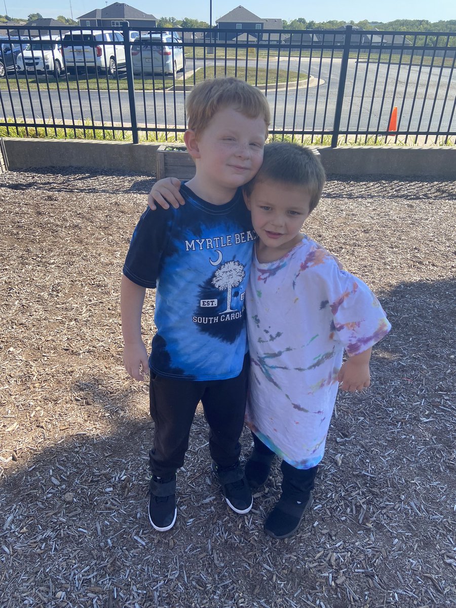 LauraMuhlenbru1's tweet photo. Wearing our Tie Dye for Spirit week! We’re celebrating HOCO this week with @MurielBattleHS ! #TruskyHusky #CPSbest #SpiritWeek #CPSMaxstart @A_MinearAHL @MrsIsenogle_AHL @MsVillasana https://t.co/Yp5gx5a9oM