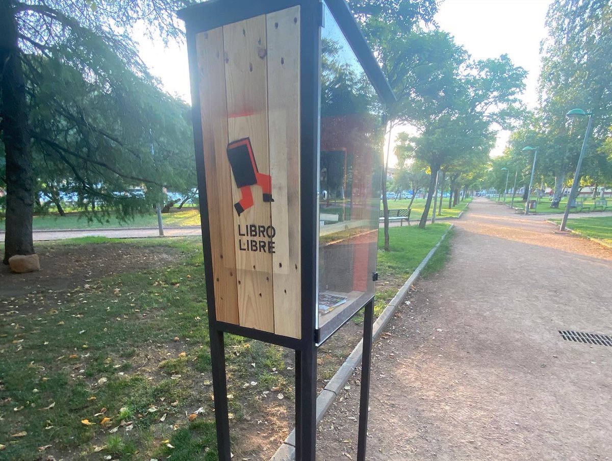 trinitariosCO's tweet image. “𝙽𝚘 𝚍𝚎𝚓𝚎𝚜 𝚙𝚊𝚛𝚊 𝚖𝚊𝚗̃𝚊𝚗𝚊 𝚕𝚘 𝚚𝚞𝚎 𝚙𝚞𝚎𝚍𝚊𝚜 𝚕𝚎𝚎𝚛 𝚑𝚘𝚢” 📚
Iniciativa 4ºEPO con sus profes @juanjogarcia95 y @franj_benito 
Fomento de la lectura y compromiso creando una biblioteca de aula (préstamos y donaciones de alumnos). Visita punto #librolibre