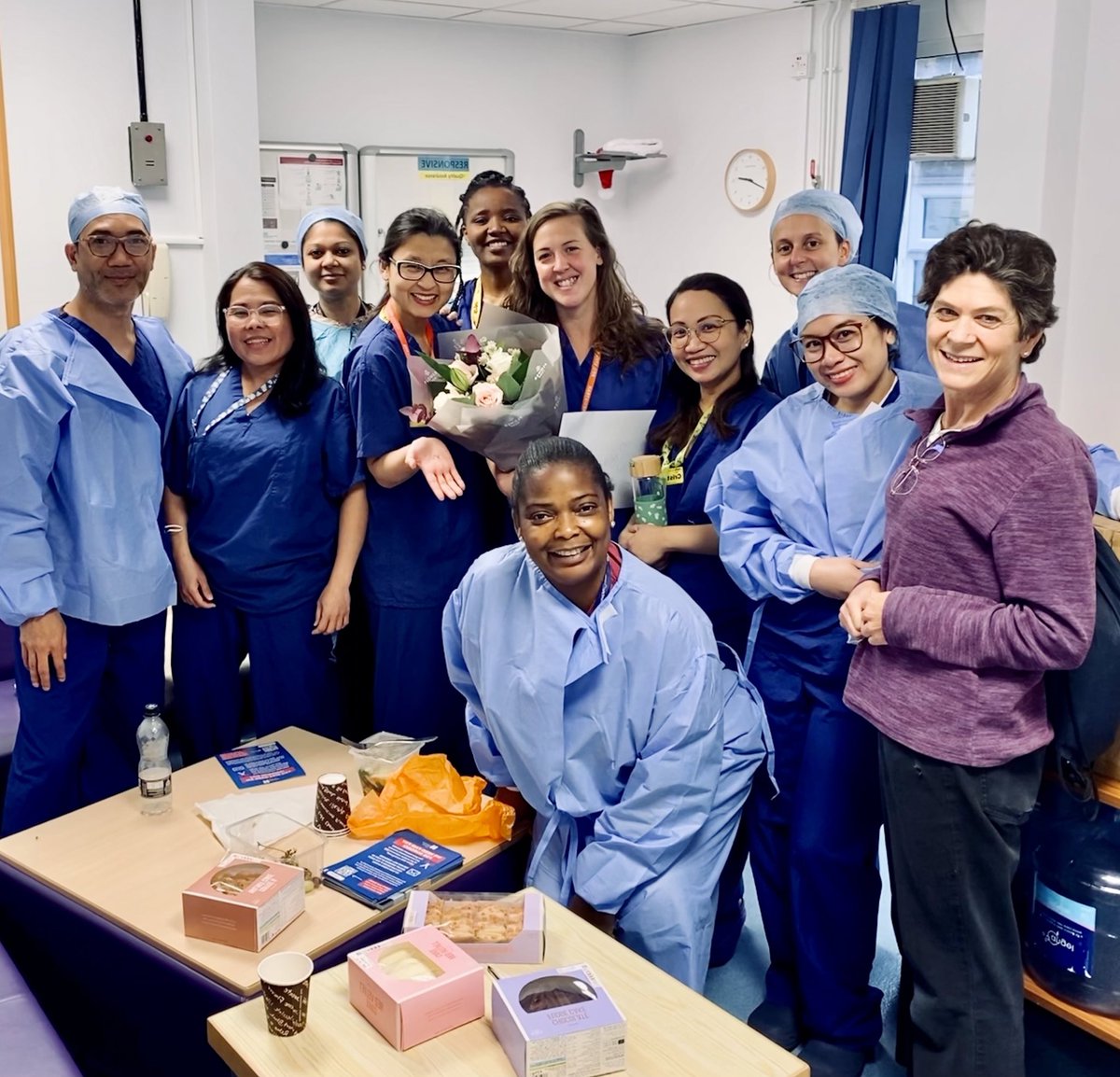 I love going to Nuffield theatres @GuysUrology every Tues and today I was blown away by amazing kindness, thanks & send off from the fantastic theatre team at my last list 💐🧁It is wonderful to hear kind words & I so appreciate this #NHSteam. THANKS it means a lot x 😊 @GSTTnhs