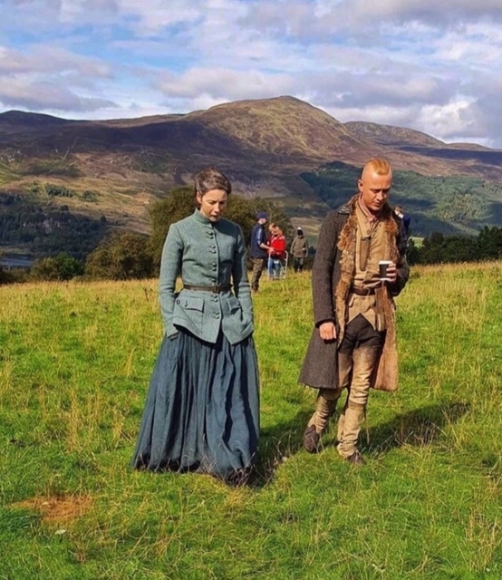 LadyT510's tweet photo. #Outlander BTS Filming S7
#SamHeughan #CaitrionaBalfe #JohnBell
Images #SarahRobertson #Outlandereffect #film #behindthescene https://t.co/7HNZbsxzGh