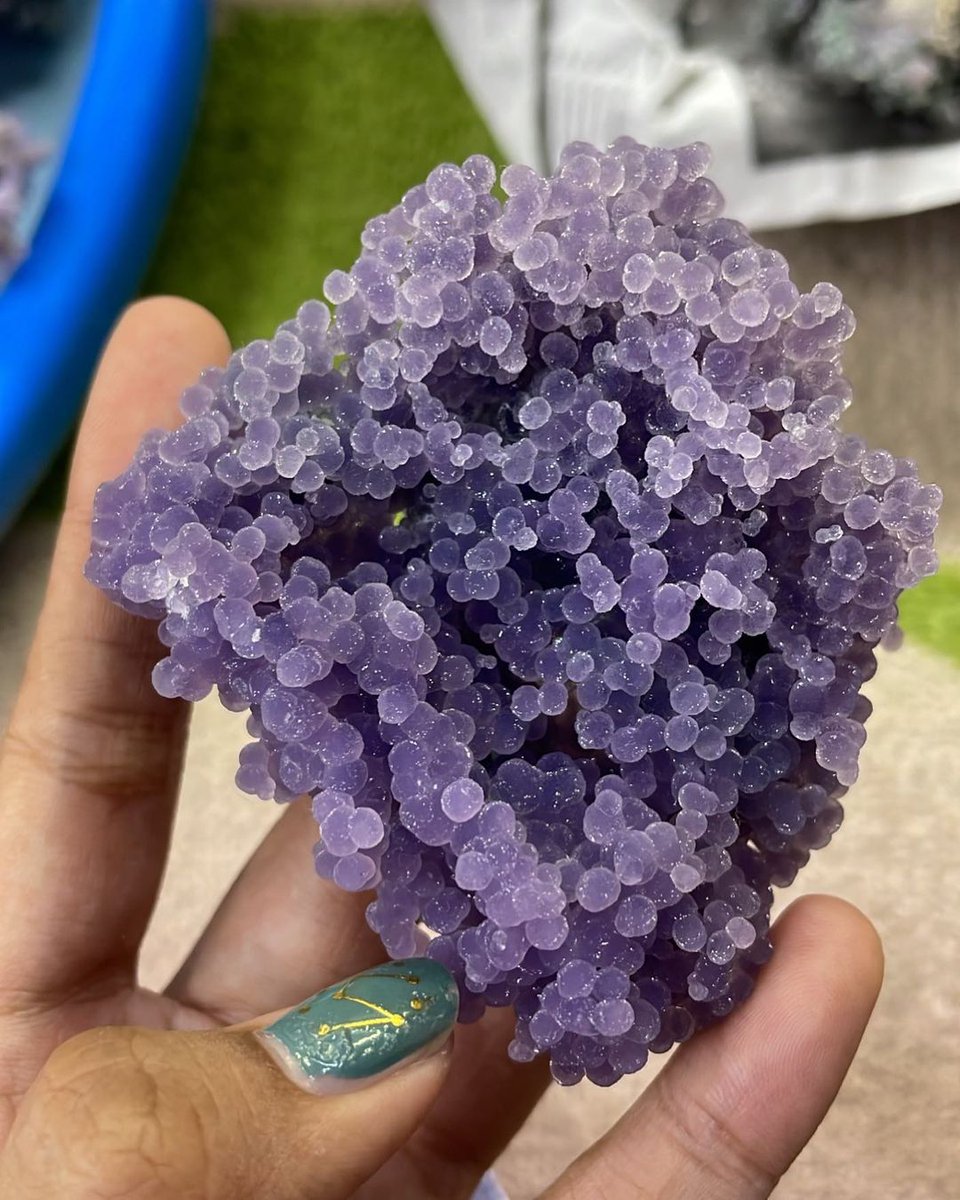 GeologyTime's tweet image. Indonesian botryoidal chalcedony , informally called “grape Agate,”

Photo: © Grapescrystal_Galery

#minerals #crystals