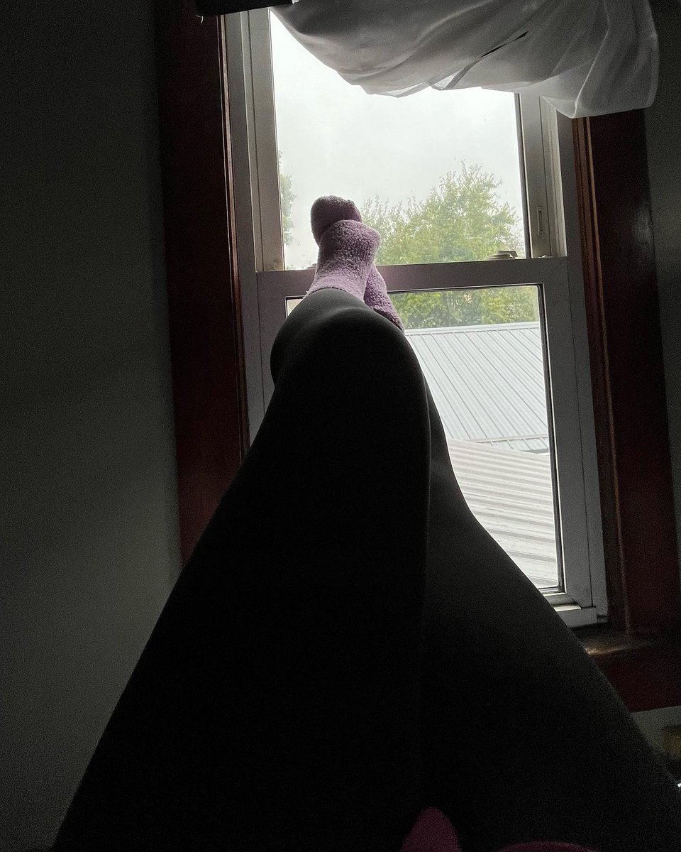 WifeySocks's tweet photo. Cold, rainy days = warm, fuzzy socks 😉 #SOCKSFANS #wifey #sockworship #fuzzysocks #RainyDay https://t.co/M53qsL7f0c