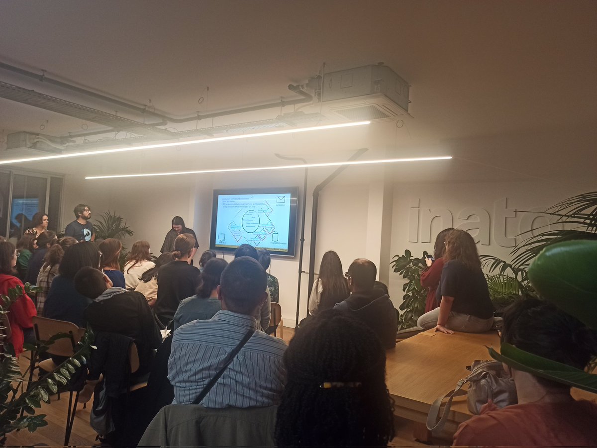 LadiesCodeParis's tweet image. Merci à @inatohealth de nous accueillir ce soir, et félicitations à nos trois excellentes oratrices Ewa Kadziolka, Darya Talanina et Emma Goldblum 👏