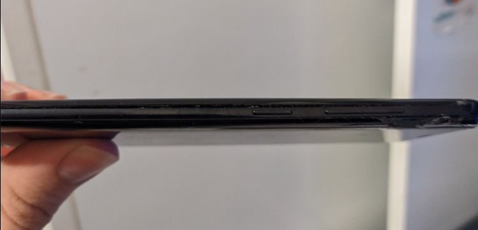McJovey's tweet photo. PLEASE BEWARE!!
If you have a Samsung phone that has been sitting in a drawer without charge for multiple months, PLEASE CHECK UP ON IT! There is a very likely chance that the battery might have expanded, which could pose a fire hazard!
#Samsung #SamsungBatteryIssue https://t.co/kgucRwX3td
