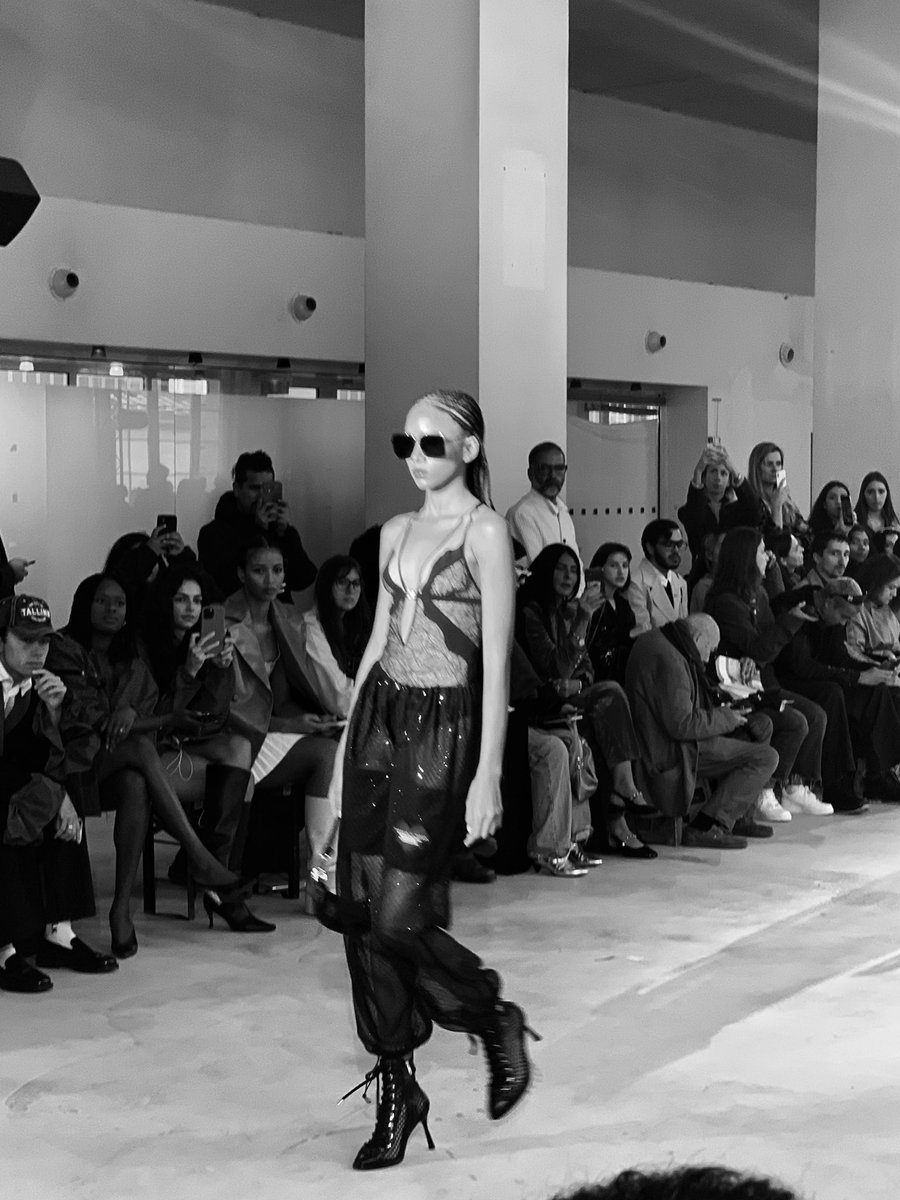 _stephanielnc's tweet photo. [DECADE OF LOVE]
Victoria / Tomas x Chantelle X
#PFW2022 https://t.co/OVt0mSkDyA