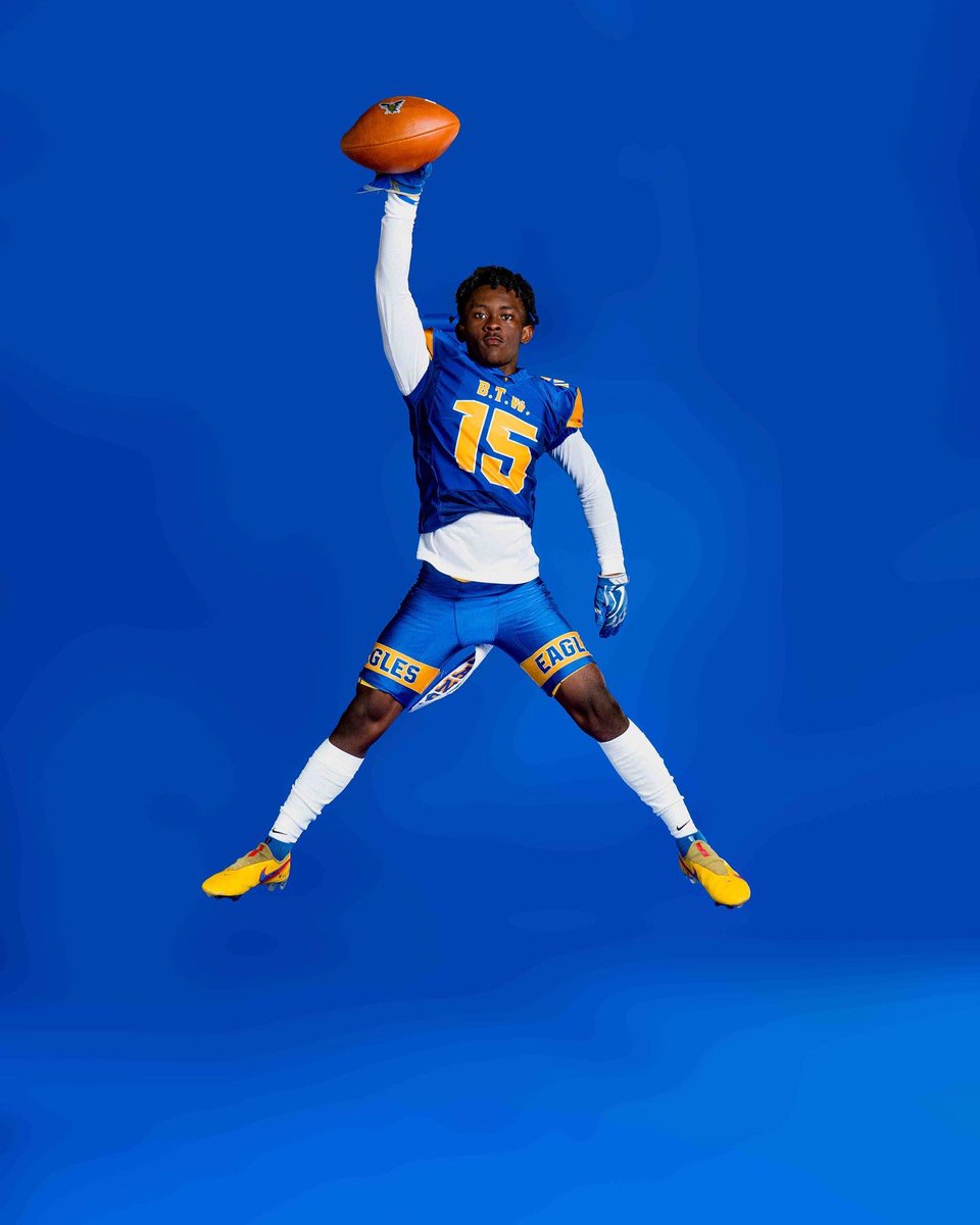 CoachKChatham's tweet photo. Some of our favorite pics from Media Day 🏈 https://t.co/jAEgBUNhhr