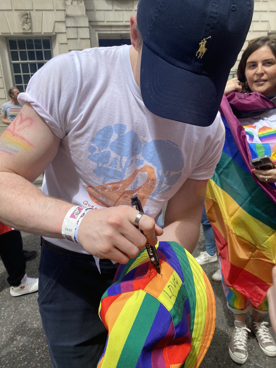 kit connor signing pride related items just makes my heart burst with pure happiness <3