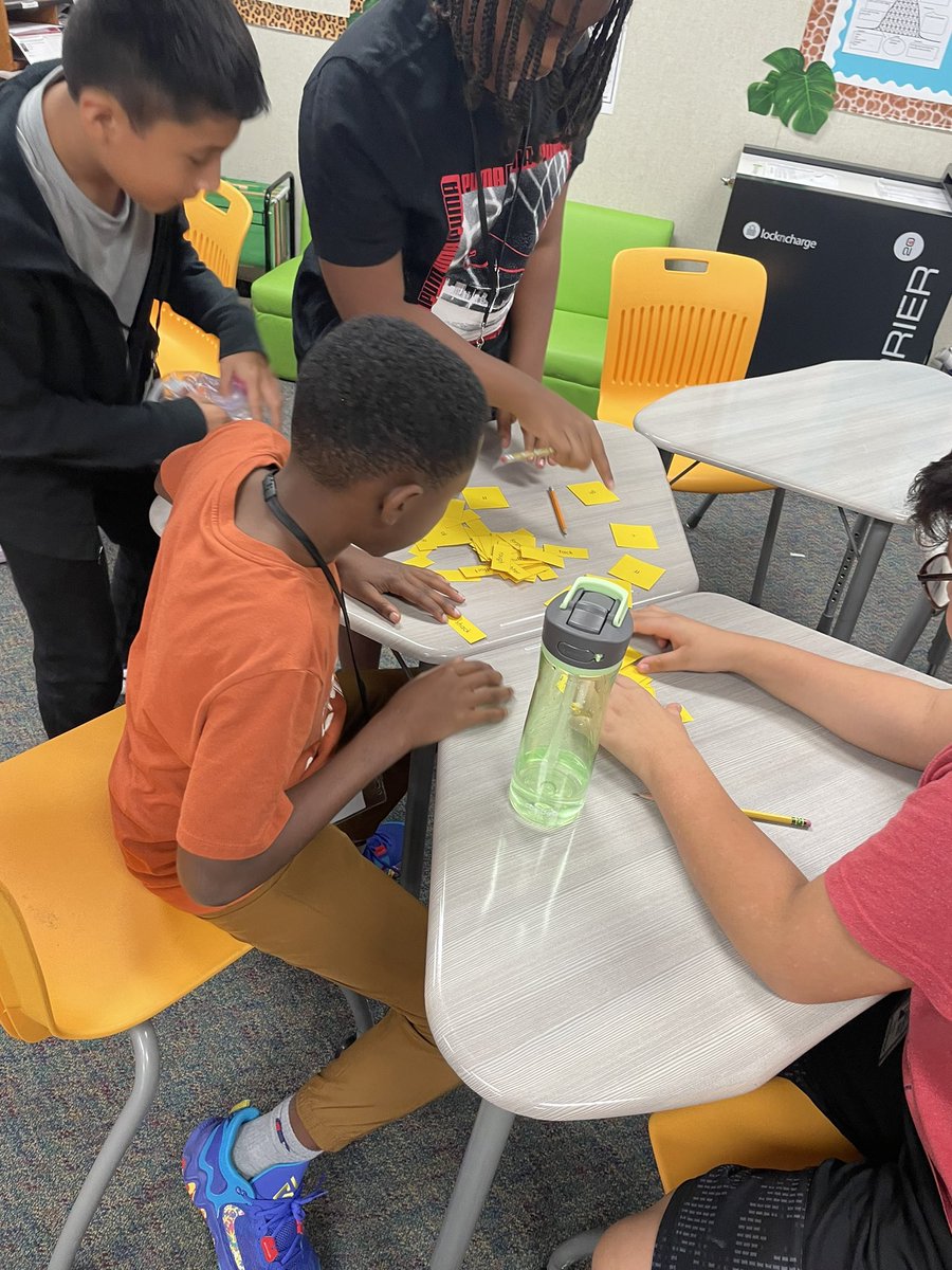 Mrs_Cooper_SME's tweet photo. Neon card stock +group competition and PBIS rewards = an engaging word work lesson! https://t.co/FeErN7CuZF
