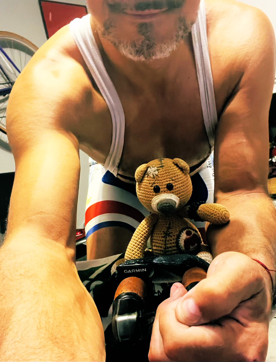Zorro0996's tweet photo. WINTERMAN D-19 🏊‍♂️🚴‍♂️🏃🏻💙 
Dnes nestíhám tak se povozím doma ať má malej taky povyražení 😂💙
#triathlon #xtri #winterman #patagonman https://t.co/j3n4YDLffd