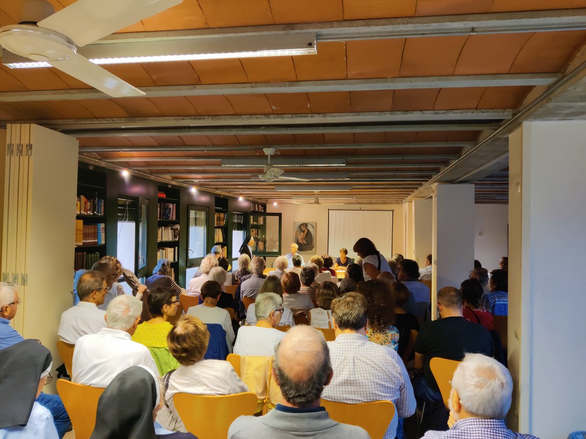 tatxaRC's tweet photo. En la conferència del Dr David Jou 'Poesia i ciència', físic, poeta, savi, creient, amb molta bibliografia sobre ciència i fe, en el #Monestir de #santdaniel de #girona. https://t.co/ZVYHMdKYFN