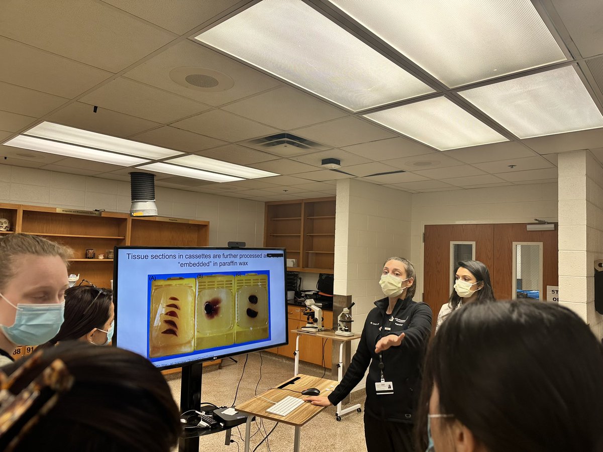 margaritaloxas's tweet photo. Finally got my first taste of #MedEd as a resident teaching the M1s at @NUFeinbergMed about basics of histology! It was a party! @LuisBlancoJrMD @krupam_md @TaylorBronsonMD https://t.co/J7NS2e7VU3