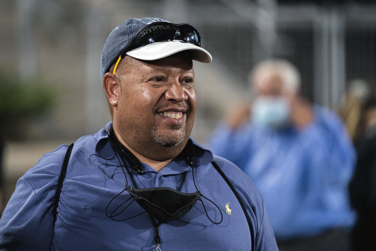langstonwertzjr's tweet photo. So the Substitute Teacher, @garyrichmond3, is in to face off w/ @CoachJGrice, @GuruChrisHughes on #CoachvsCoach tonight. Topics?

👉Does home field influence going for 2 to win?
👉What's MOST important HS stat?
👉Best uni combos

Watch live at 8: https://t.co/7WPUJRAokE https://t.co/DZnubRyxp2