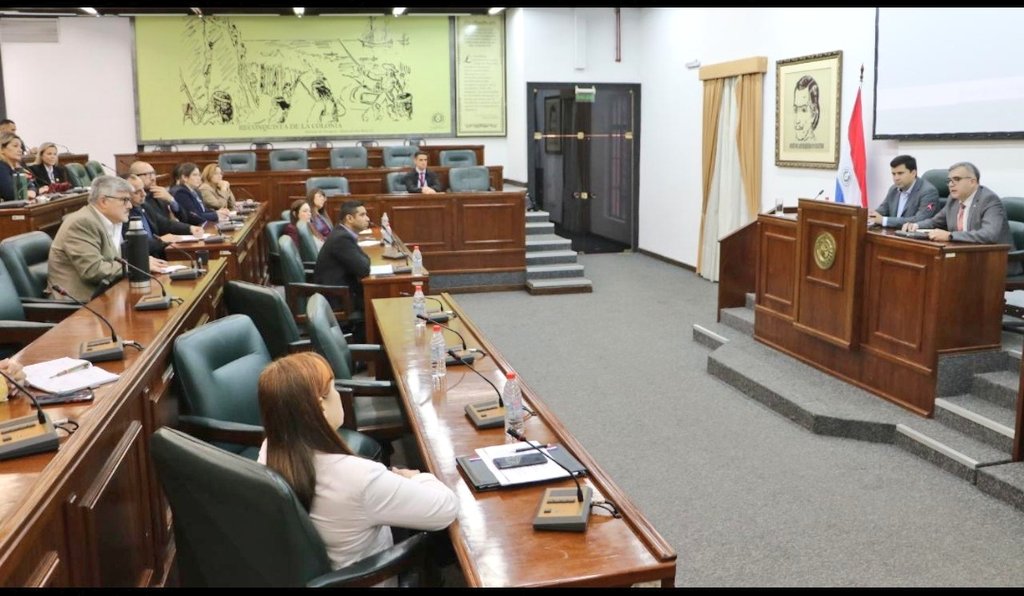 ✅El ministro <a href="/NicoZ2018/">Nicolás Zárate Rojas</a> presentó  los avances del  Plan Nacional <a href="/EduPy2030/">Transformación Educativa PY2030</a> ante  la Comisión de Educación, Cultura y Culto de la Cámara de Diputados.

🗣️Ratificó con firmeza que el documento no contiene ideología de género y que <a href="/EduPy2030/">Transformación Educativa PY2030</a> no es financiada por la Unión Europea.