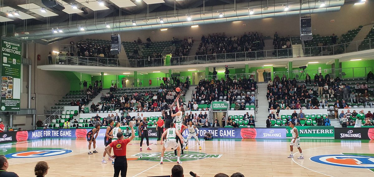 Aniridix's tweet photo. Belle &amp; chaude ambiance pour le premier match de la saison au Palais des sports de @VilleNanterre pour le #derby 🏀

📺 @Nanterre92 🆚️ @ParisBasketball

🤩 Allez #Nanterre 💚

#Basket #BetclicELITE @LNBofficiel @ffbasketball https://t.co/gcvVtQGyaB