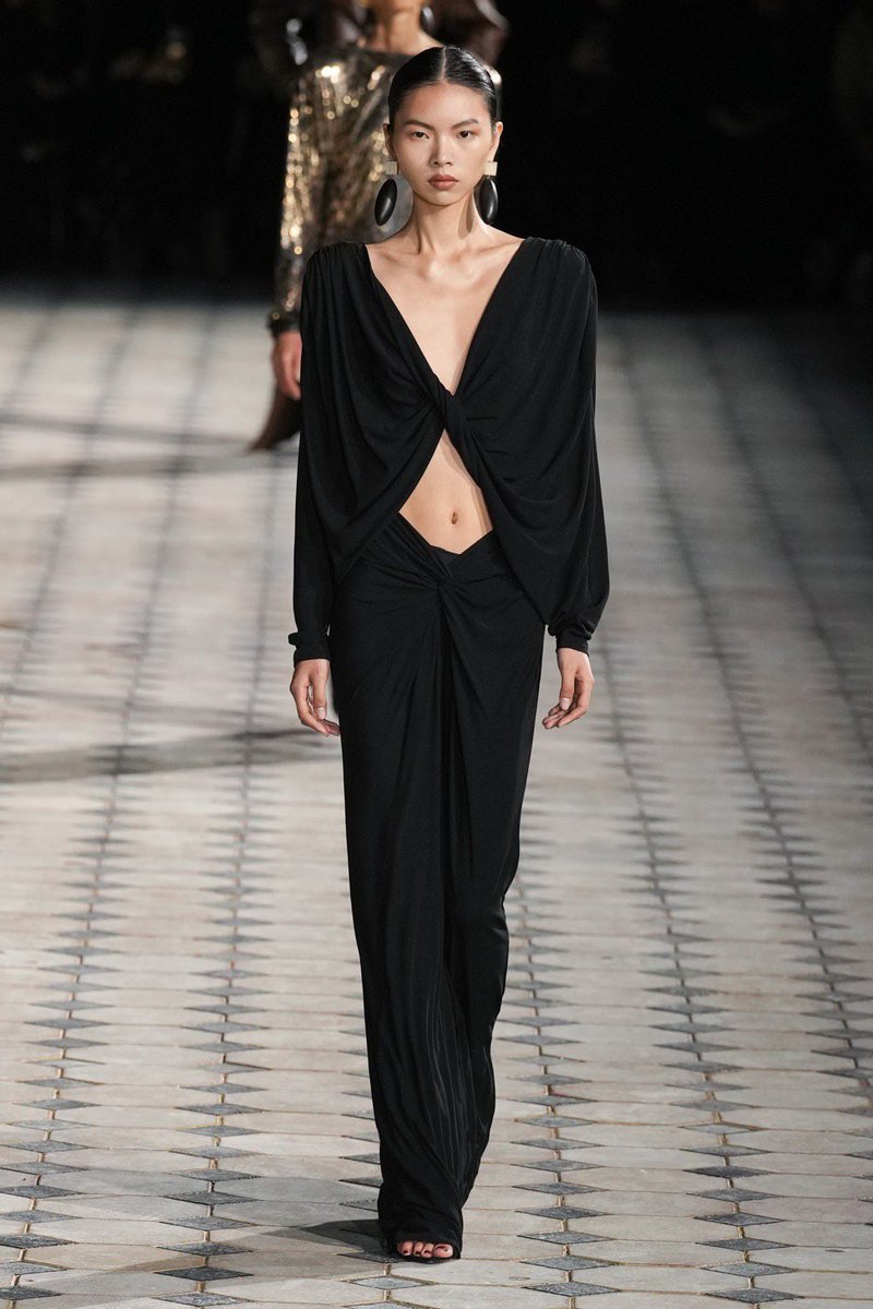 MIUCClAMUSE's tweet photo. saint laurent ss23 https://t.co/a71MFuzFpN