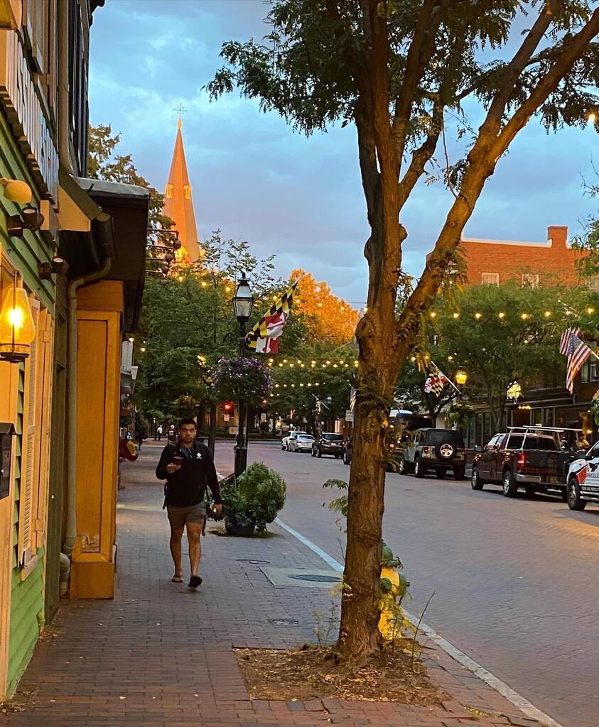 cre8trix's tweet photo. Golden hour in Annapolis #genuinehustle2022 #realestate #annapolis https://t.co/Vt9Kin99gs https://t.co/GwcXqfnehT
