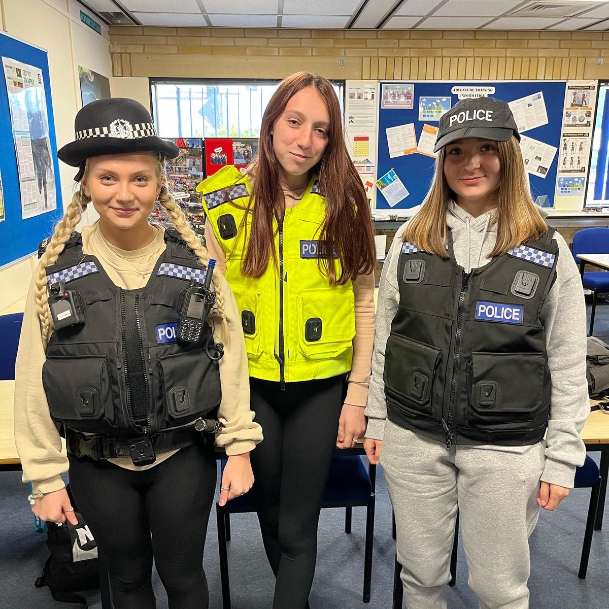 AndoverPublic's tweet photo. Student Watch - Big thank you to both PC Rogerson and his colleague for coming in to talk to the students about life as a Police officer. The students loved it.#andovercollege #andoverpublicservices #studentwatch #ncfepublicservices #btecpublicservices @AndoverPolice @HantsPolice https://t.co/BiabbpdHs4