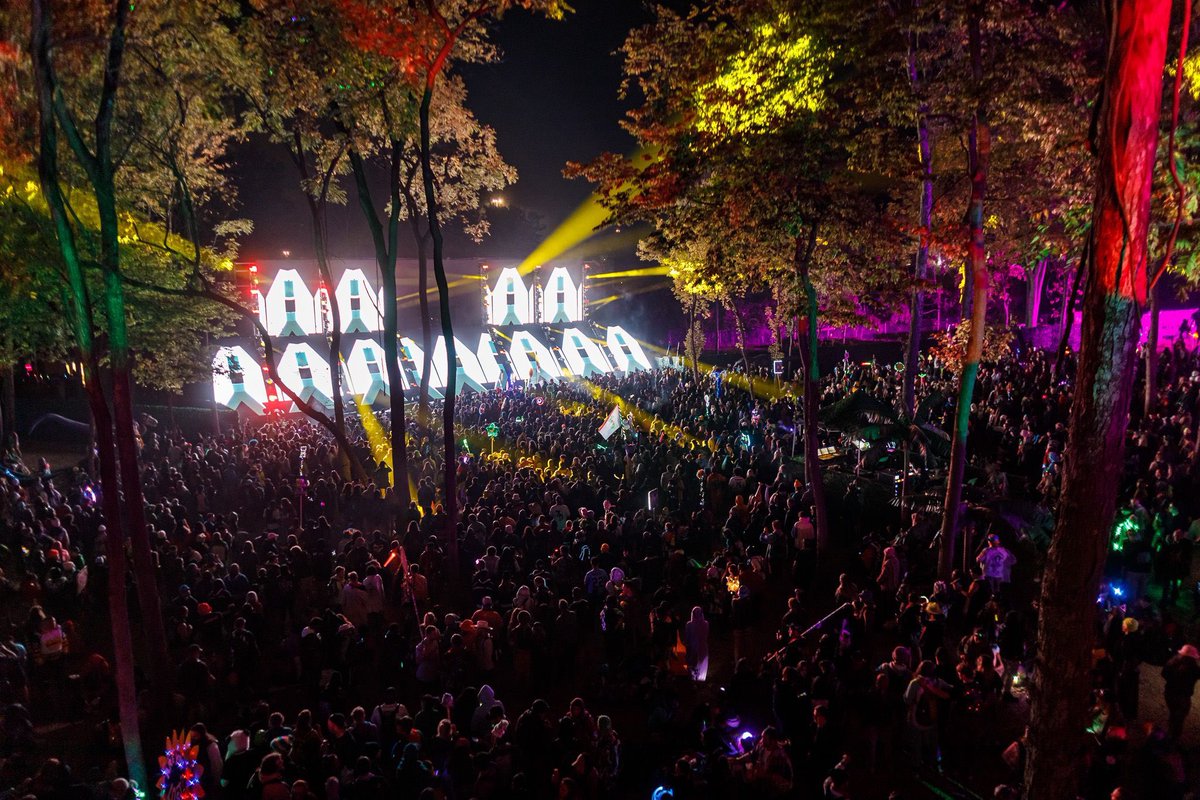 wtfischee's tweet photo. Thank you so much to everyone who came to my @lost_lands set! Shout out to @tsuruda for hopping on the last half of my set for our ritualistic b2b 🫡⛓️🖤◾️ https://t.co/XqnTV5ERBs