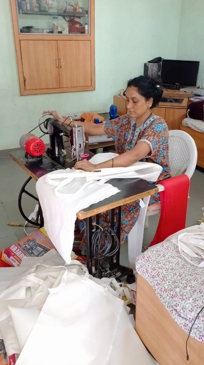 Bihani_Madhu's tweet photo. @fadnavis_amruta @MPLodha @maha_tourism @Divyajfound @MPLodha Sir save this Mahila workers Save multiple time usable 60 gsm and above Nonwoven bags from banning in Maharashtra. Central govt also said the same in their guidelines. Even Kejriwal Sarkar also following centre guidelines then why not in Maharashtra https://t.co/xXMUYiVKqT