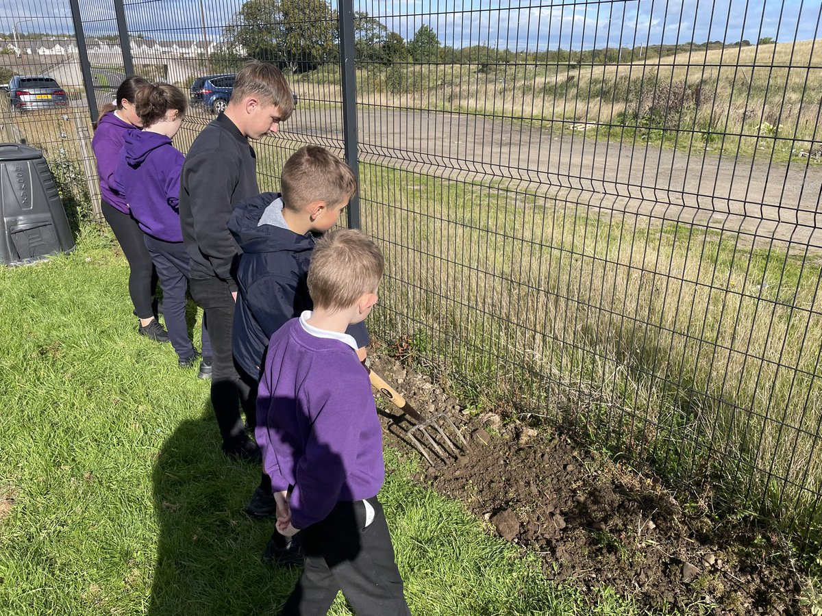 What a beautiful sunny day today at Southdale for week 5 of our Outdoor Learning Project. Outdoor Leaders Tjay and Lilly leading from the front as always <a href="/ArmadaleAcademy/">Armadale Academy</a> <a href="/southdaleps/">Southdale Primary School and ELC</a>