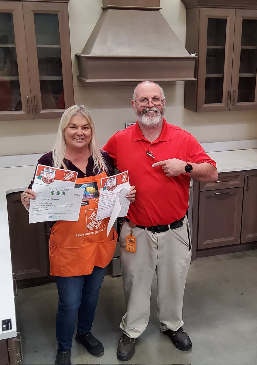 📢  Marvelous job!!!! By Diane <a href="/Homedepot/">The Home Depot</a> 1013 For Driving Her <a href="/RainSoft/">RainSoft</a> Appliance Longevity Sales that equals 338 shopping carts pushed out in 2 mins 💰💵💰💵💰  Awesome Customer Service #TrendingOrange #Homerawards
