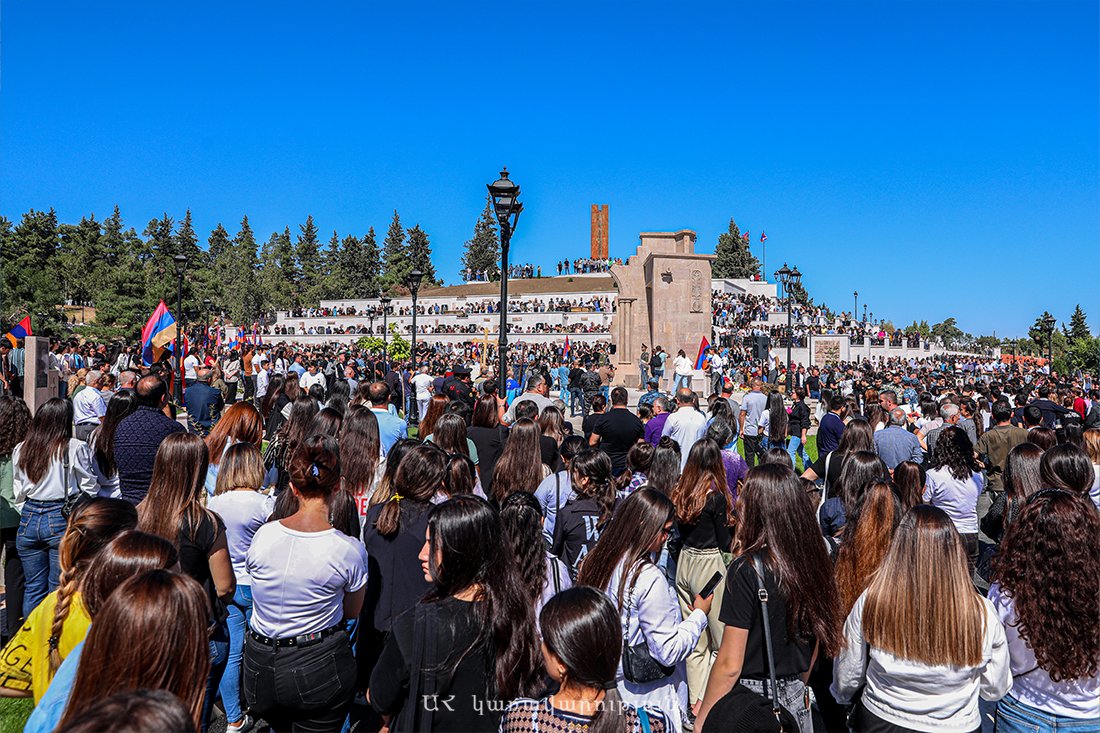 Artak_Beglaryan's tweet photo. Today #Artsakh/#NagornoKarabakh people paid a tribute to the memory of the victims of the #Azerbaijani aggression in 2020.
#Azerbaijan continues the crimes against #Armenian people, since it has faced impunity for all #warcrimes then. https://t.co/yEB5QLdW82