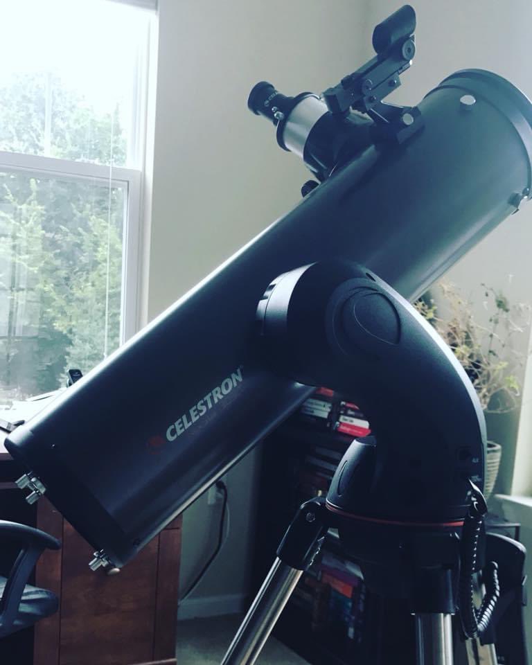 rucheesharma's tweet photo. @BhagwaanUvacha Looks promising! With the price range though, 130 provides great deal. Get few additional accessories. Moon was clicked through the eyepiece with phone camera. It definitely looked much better directly. https://t.co/QyDkXklYBd